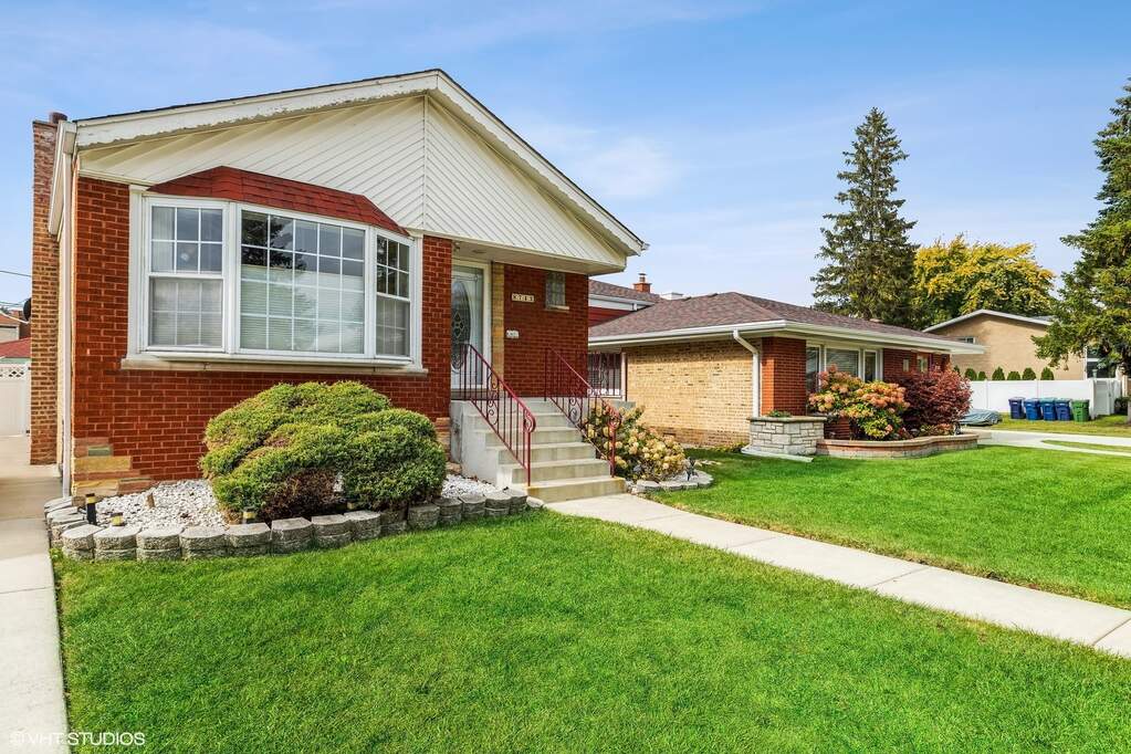 8742 S Fairfield Avenue, Evergreen Park, IL 60805 MLS 11637609