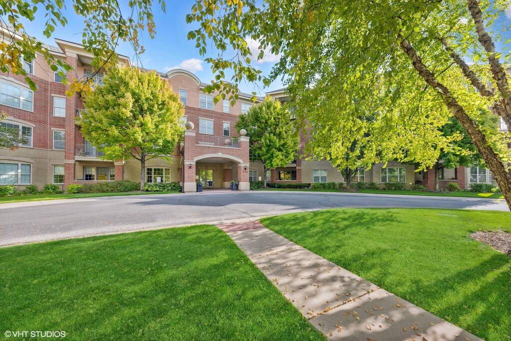 2700 Summit Drive 105, Glenview, IL 60025 MLS 11641618 properties Chicagoland