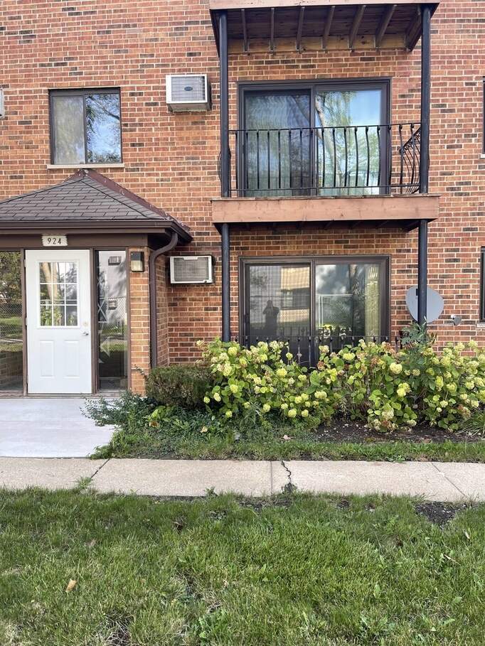 924 W Irving Park Road 106, Bensenville, IL 60106 MLS 11645060