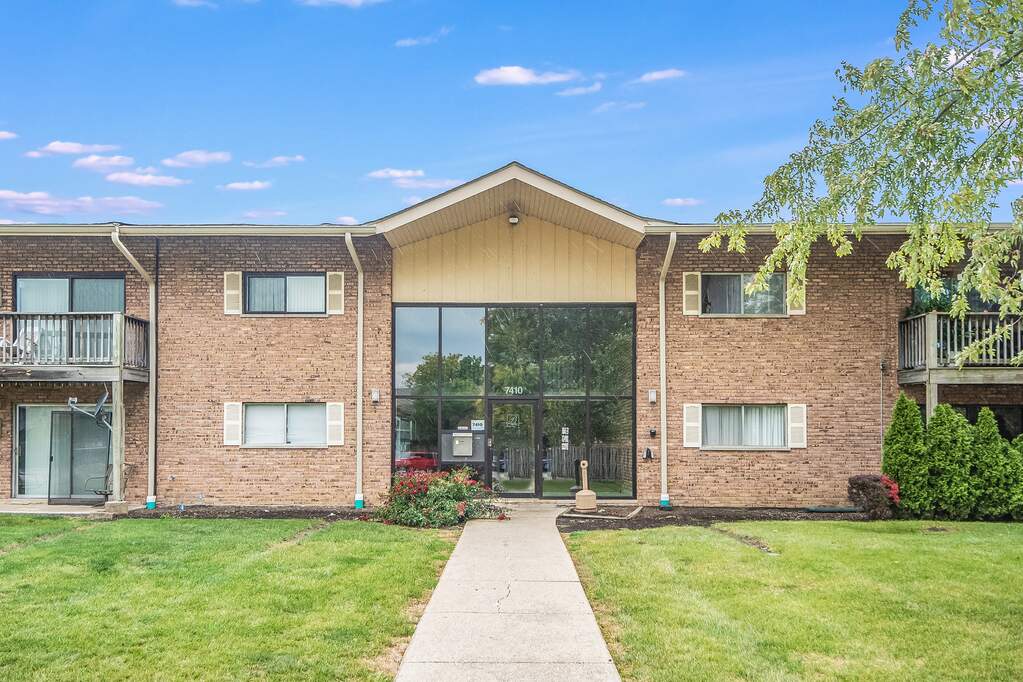 7410 Brookdale Drive 114, Darien, IL 60561 MLS 11653647