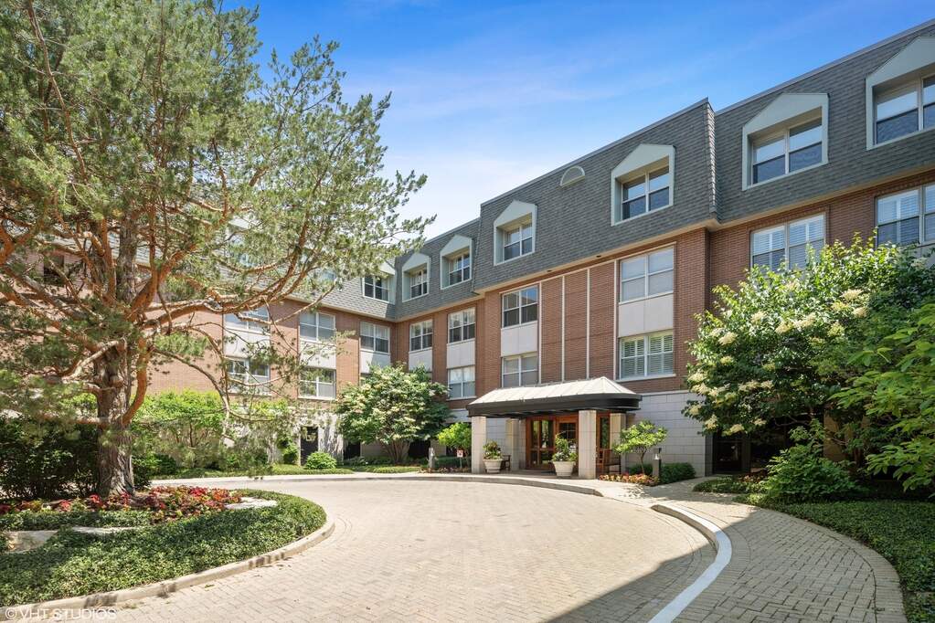 800 Deerfield Road 101, Highland Park, IL 60035 MLS 11655704