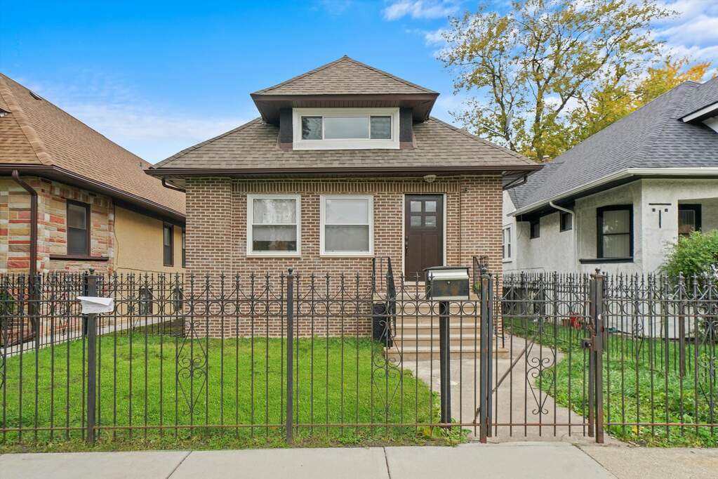 1024 N Lockwood Avenue, Chicago, IL 60651 MLS 11657045 properties