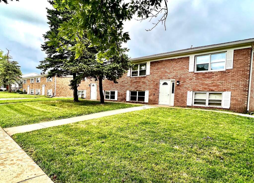 337 Riley Drive, Bloomington, IL 61701 MLS 11659880 properties