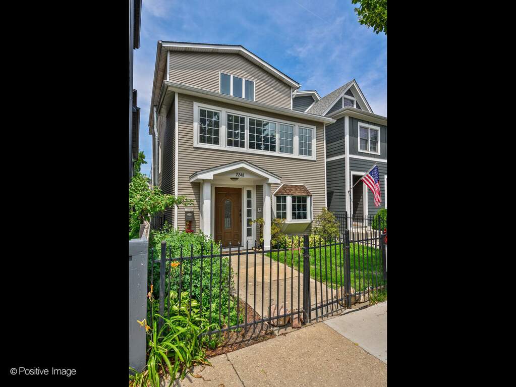 2240 W Winnemac Avenue, Chicago, IL 60625 MLS 11661675 properties