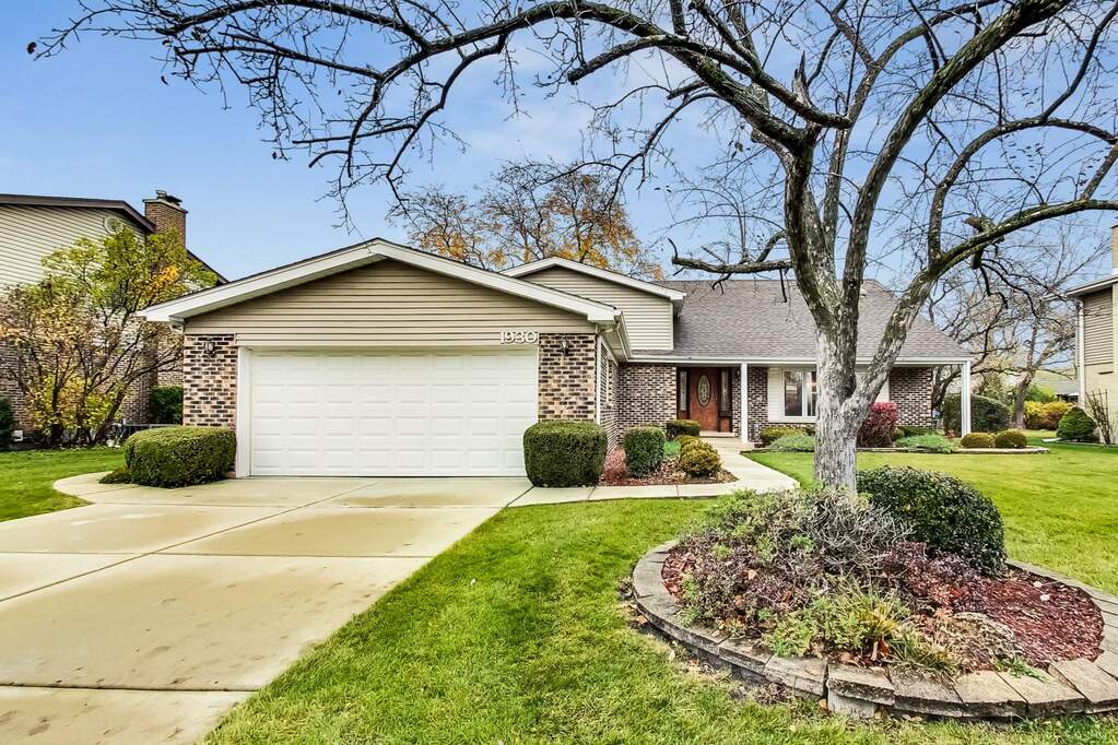 1930 E Crabtree Drive, Arlington Heights, IL 60004 MLS 11665279