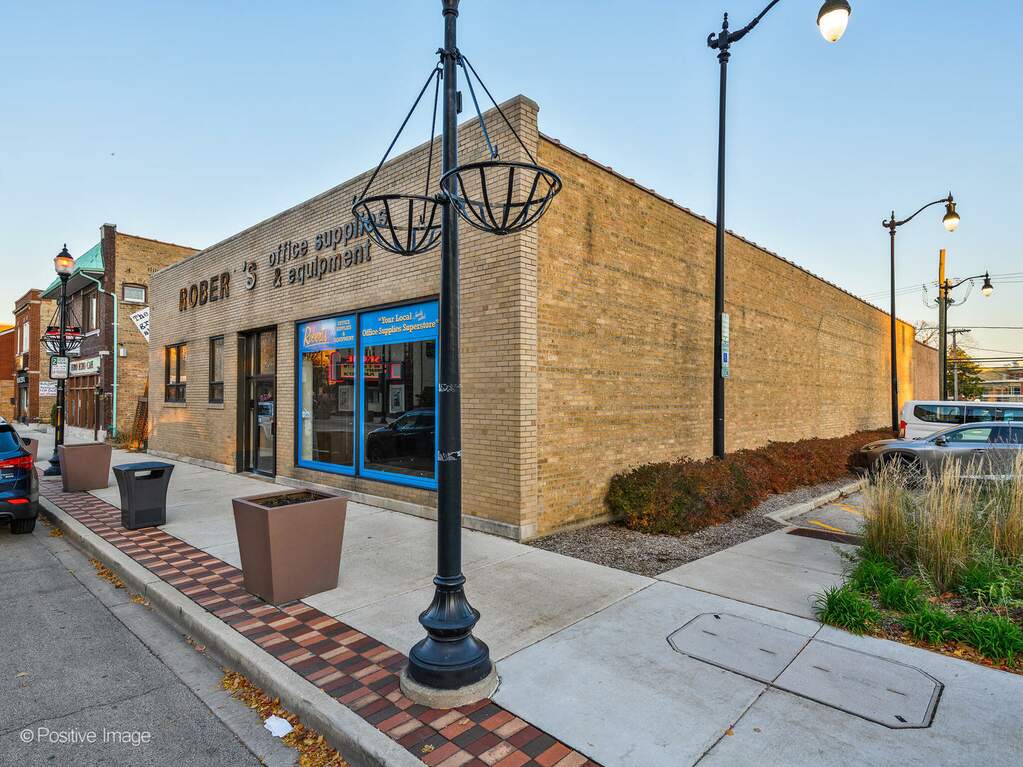 7909 N Lincoln Avenue, Skokie, IL 60077 MLS 11666380 properties