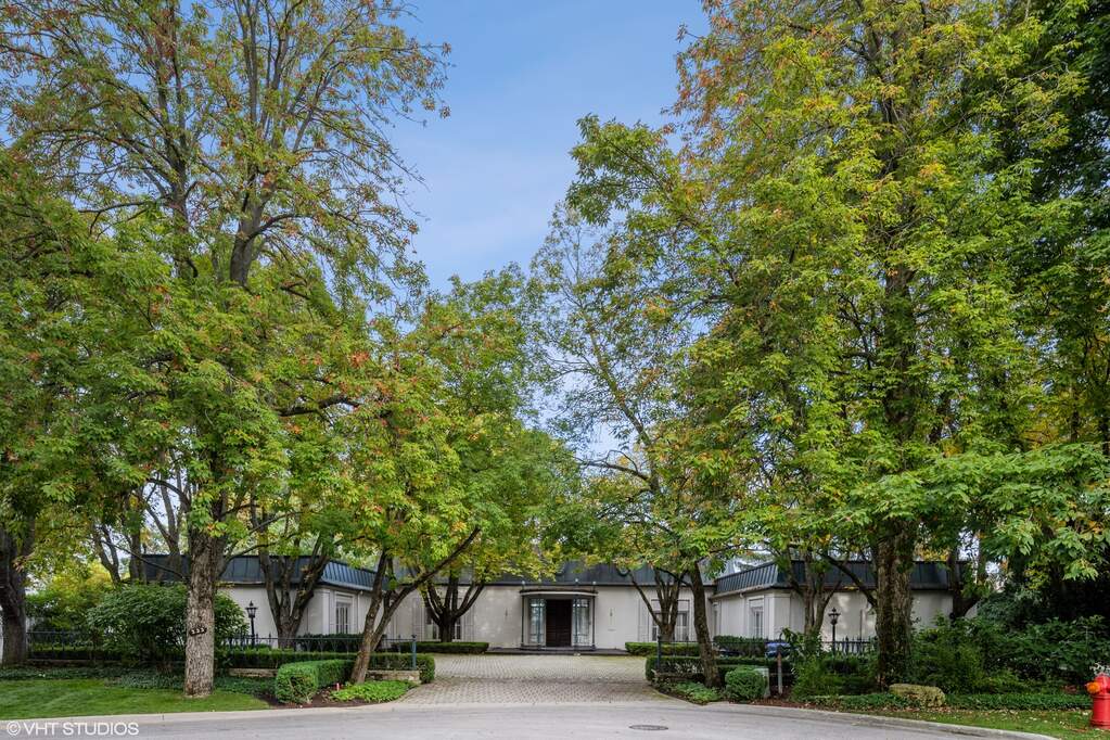 333 Surfside Place, Glencoe, IL 60022 MLS 11668926 properties