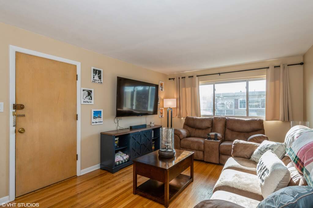 6815 W Raven Street 2A, Chicago, IL 60631 MLS 11673879 properties