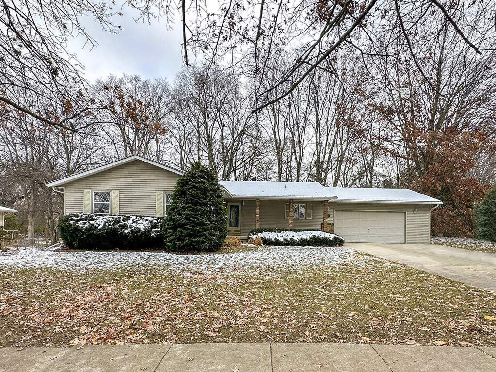 647 Alamo Drive, Freeport, IL 61032 MLS 11677164 properties
