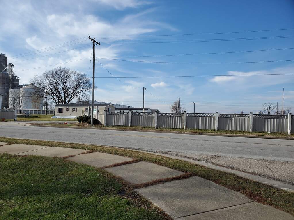 710 S Crescent Street, Gilman, IL 60938 MLS 11680829 properties