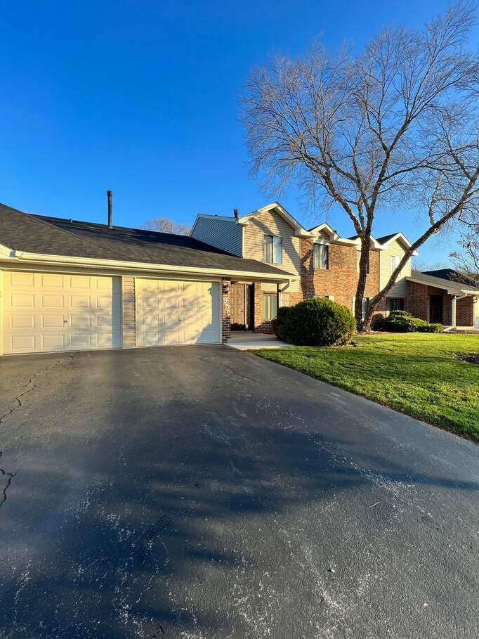 950 Cross Creek Drive N AA1, Roselle, IL 60172 MLS 11681530