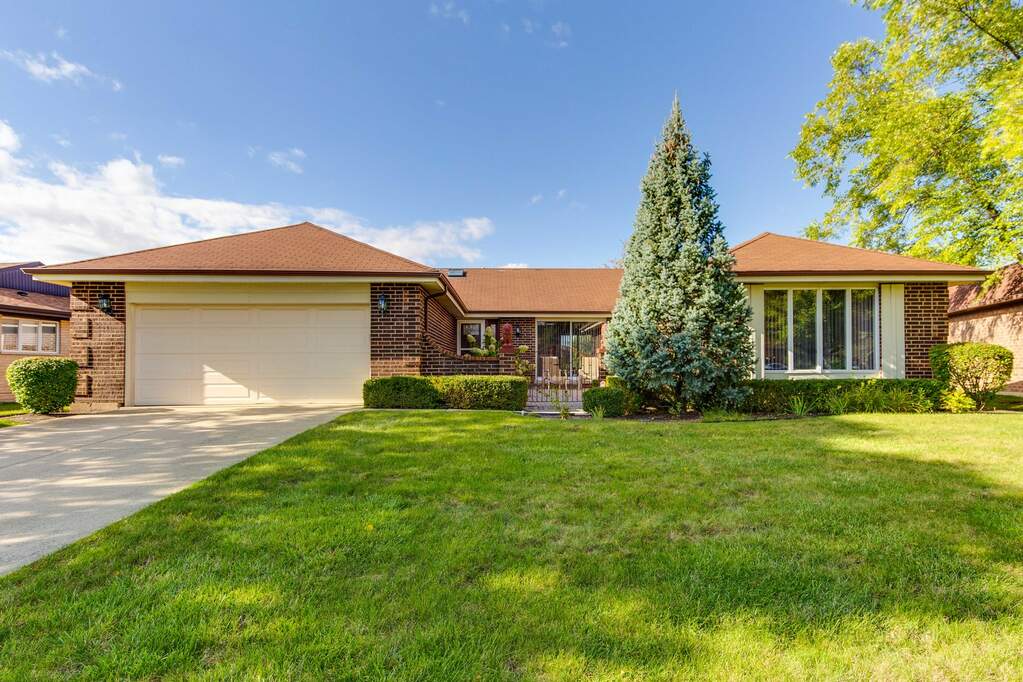 323 Basswood Drive, Northbrook, IL 60062 MLS 11685179 properties