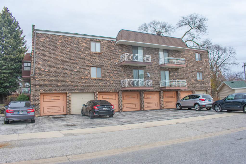 18332 Wentworth Avenue 2D, Lansing, IL 60438 MLS 11686124