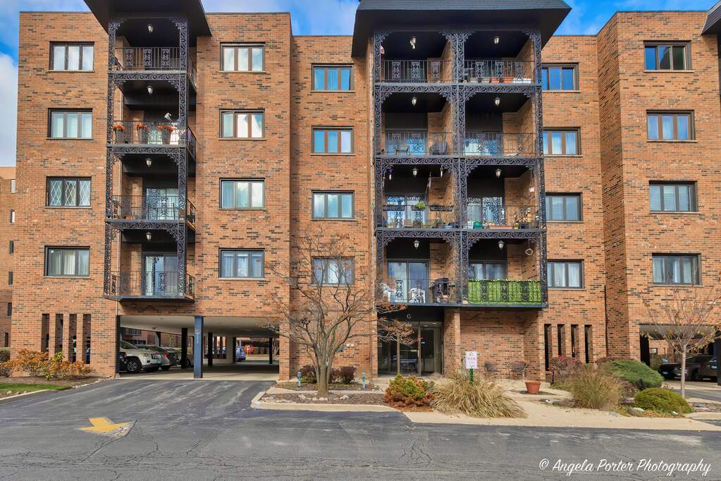 9374 Landings Lane 204, Des Plaines, IL 60016 MLS 11686334