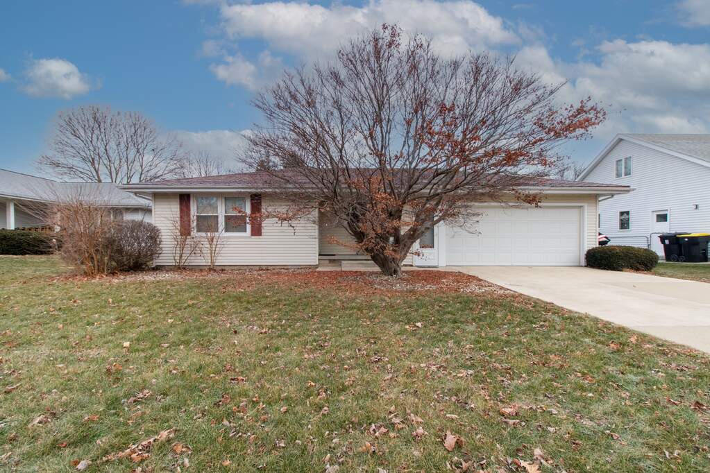 1422 Chadwick Drive, Normal, IL 61761 MLS 11686750 properties