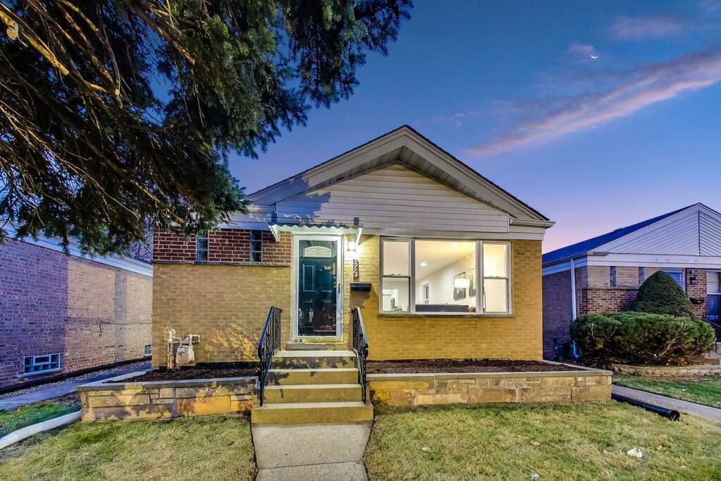5984 N Elston Avenue, Chicago, IL 60646 | MLS# 11688103 | @properties ...