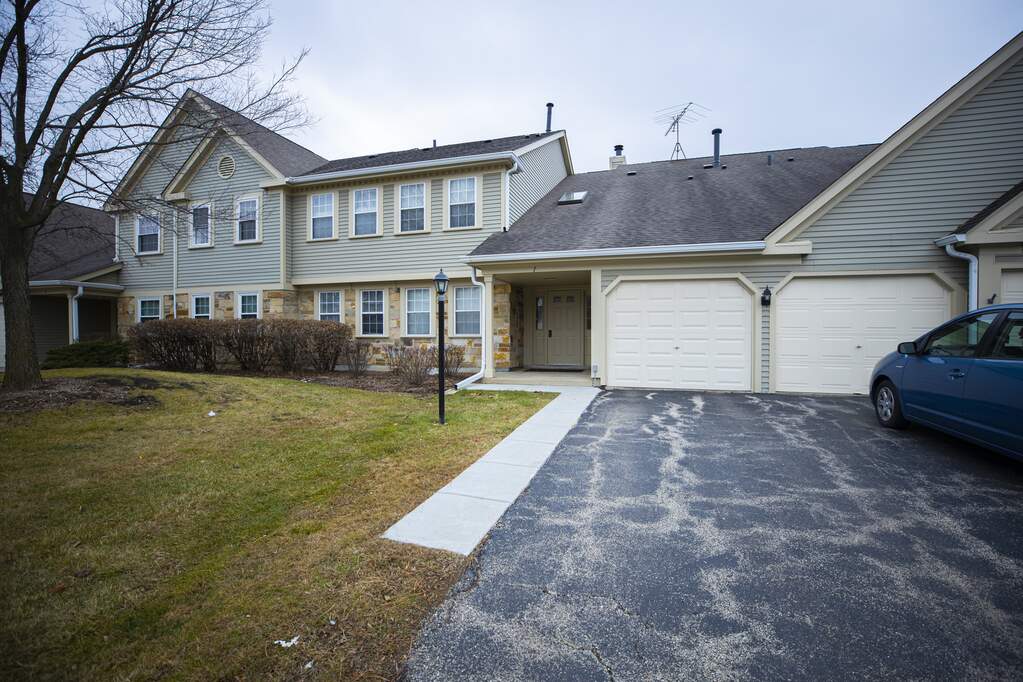 1 Aberdeen Court W2, Schaumburg, IL 60194 MLS 11688707