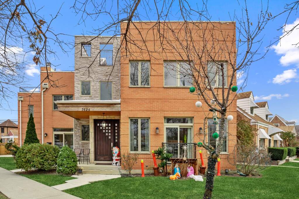 7625 E Prairie Road, Skokie, IL 60076 MLS 11688910 properties