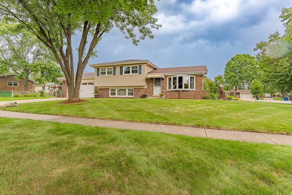 636 E Weathersfield Way, Schaumburg, IL 60193 MLS 11690763