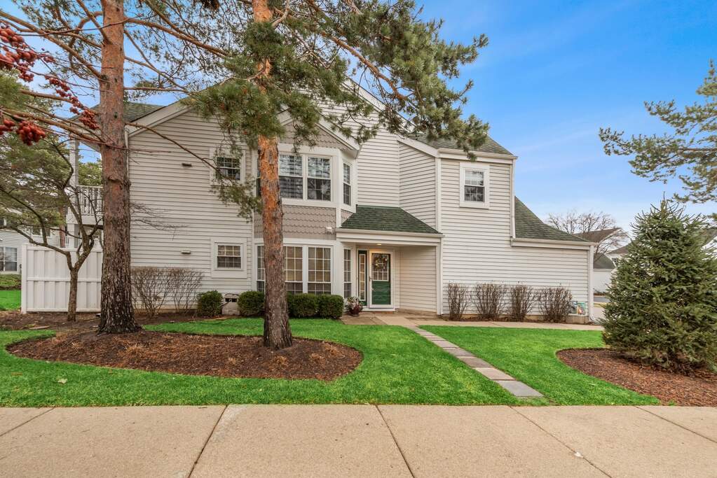 300 Stillwater Court, Wauconda, IL 60084 MLS 11696321 properties