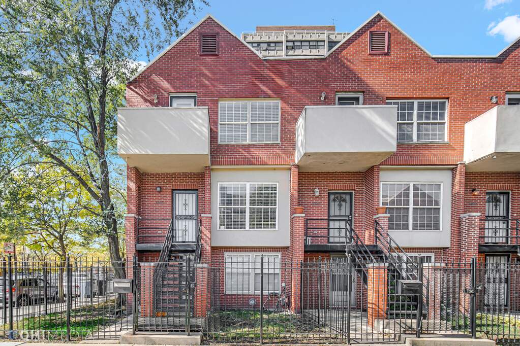 4658 S Ellis Avenue, Chicago, IL 60653 MLS 11700250 properties Chicagoland