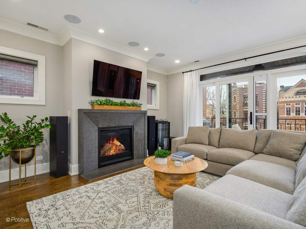 843 W Buckingham Place 3W, Chicago, IL 60657 MLS 11704076