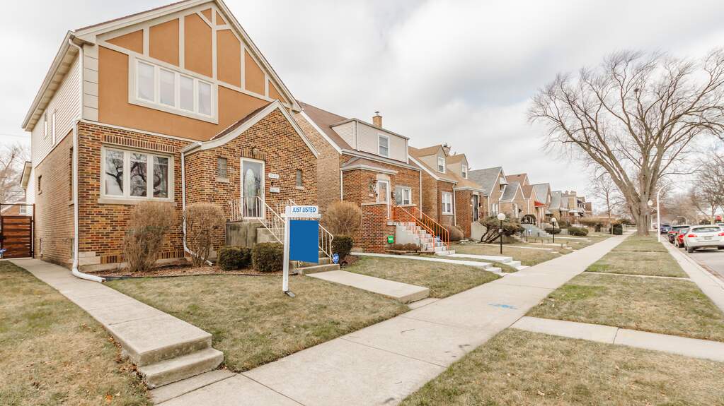 9130 S Paxton Avenue, Chicago, IL 60617 MLS 11708540 properties Chicagoland