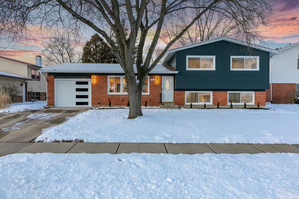 512 W Brittany Drive, Arlington Heights, IL 60004 MLS 11712019 properties Chicagoland