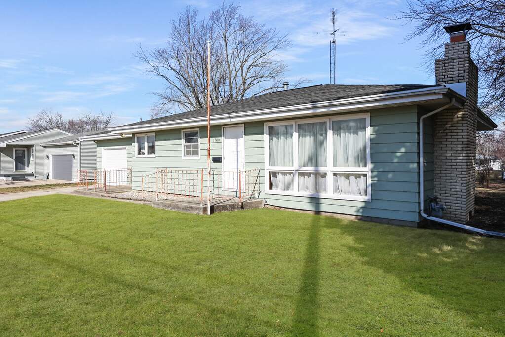 1700 W Hovey Avenue, Normal, IL 61761 MLS 11713418 properties Chicagoland