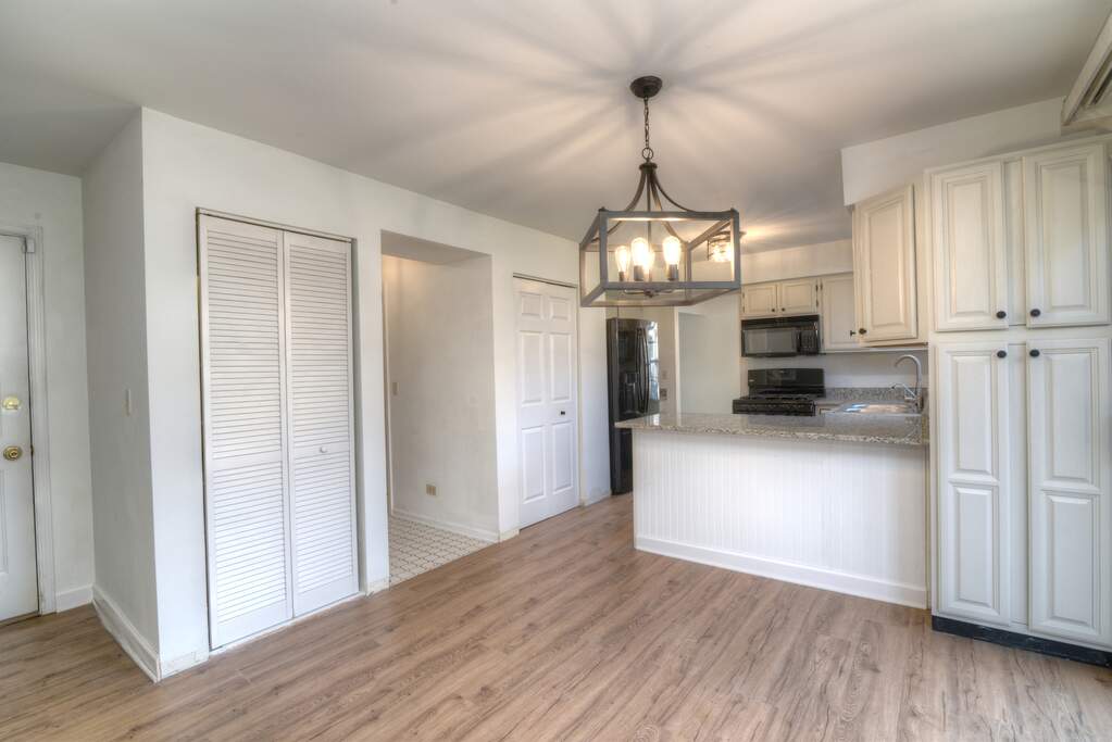 324 Wooded Knoll Drive, Cary, IL 60013 MLS 11716632 properties