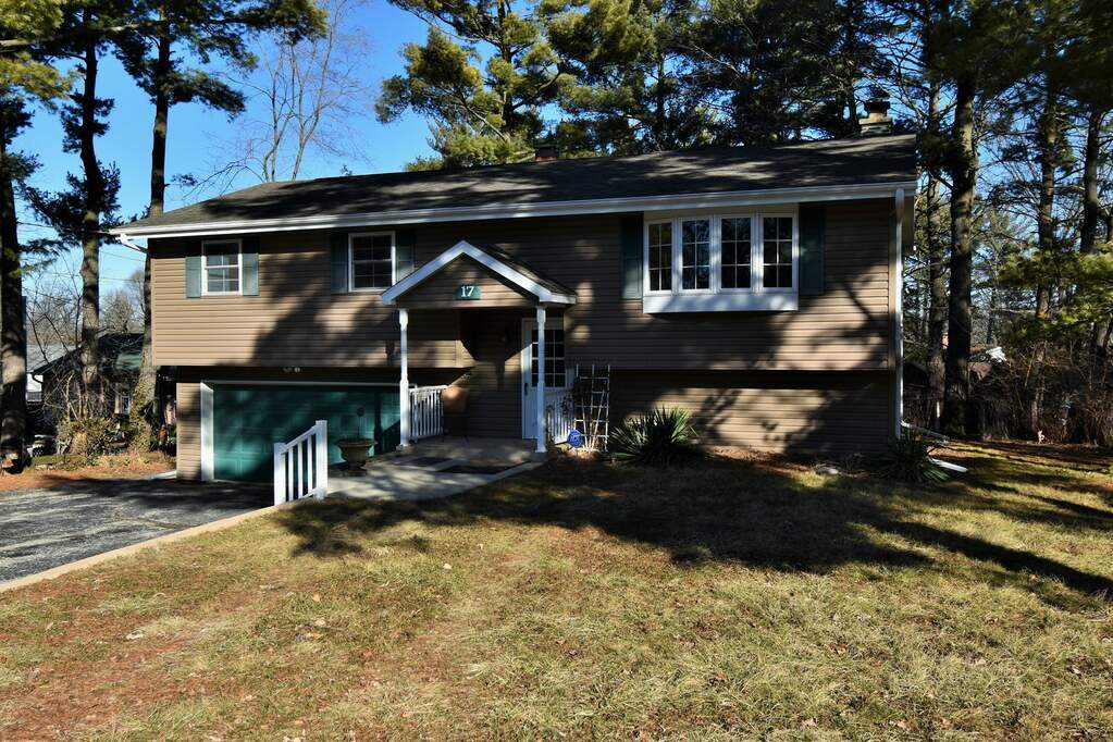 17 Woodland Road, Lake In The Hills, IL 60156 MLS 11719129