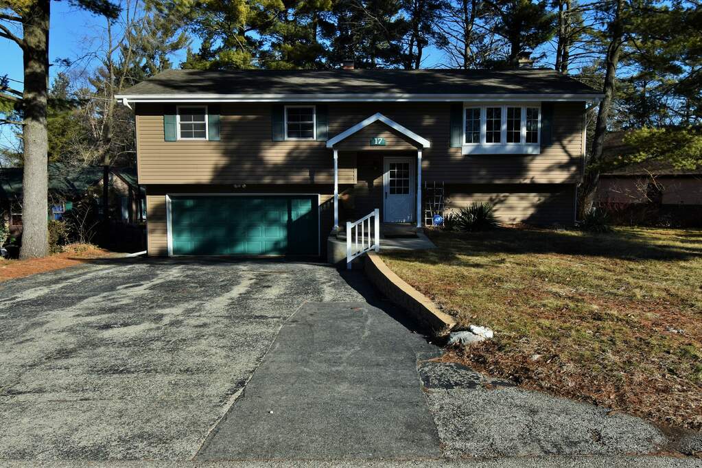 17 Woodland Road, Lake In The Hills, IL 60156 MLS 11719129