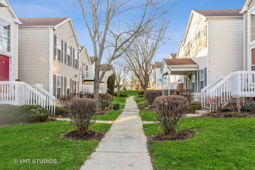 829 Symphony Drive, Aurora, IL 60504 MLS 11719395 properties