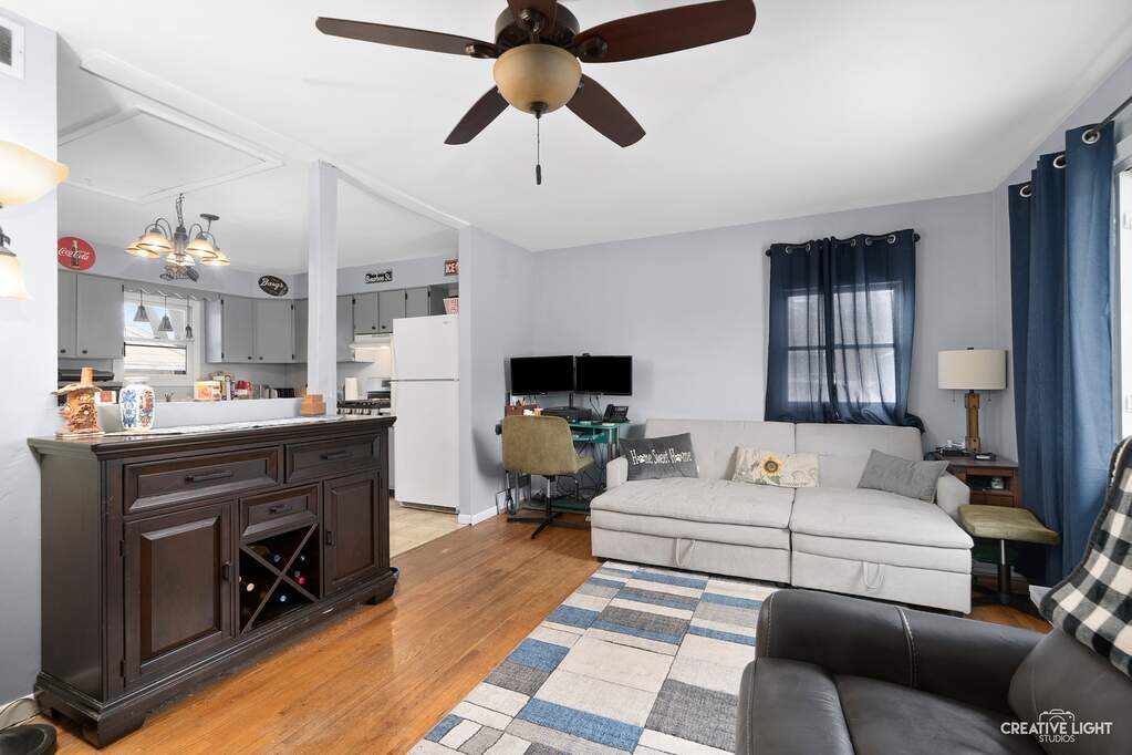 7 Westgate Drive, Aurora, IL 60506 MLS 11720878 properties