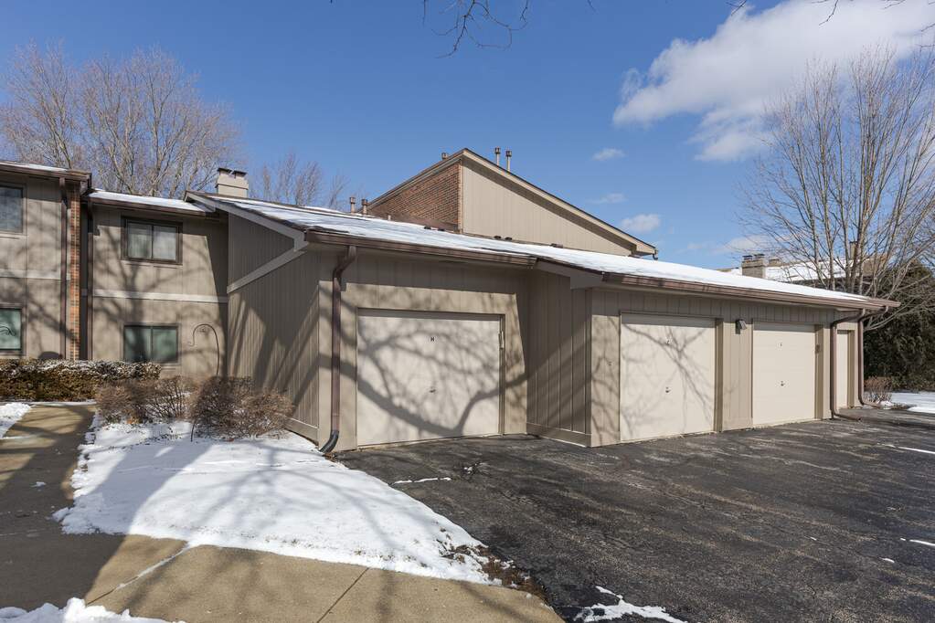 29W440 Emerald Green Drive 25C, Warrenville, IL 60555 MLS 11721557