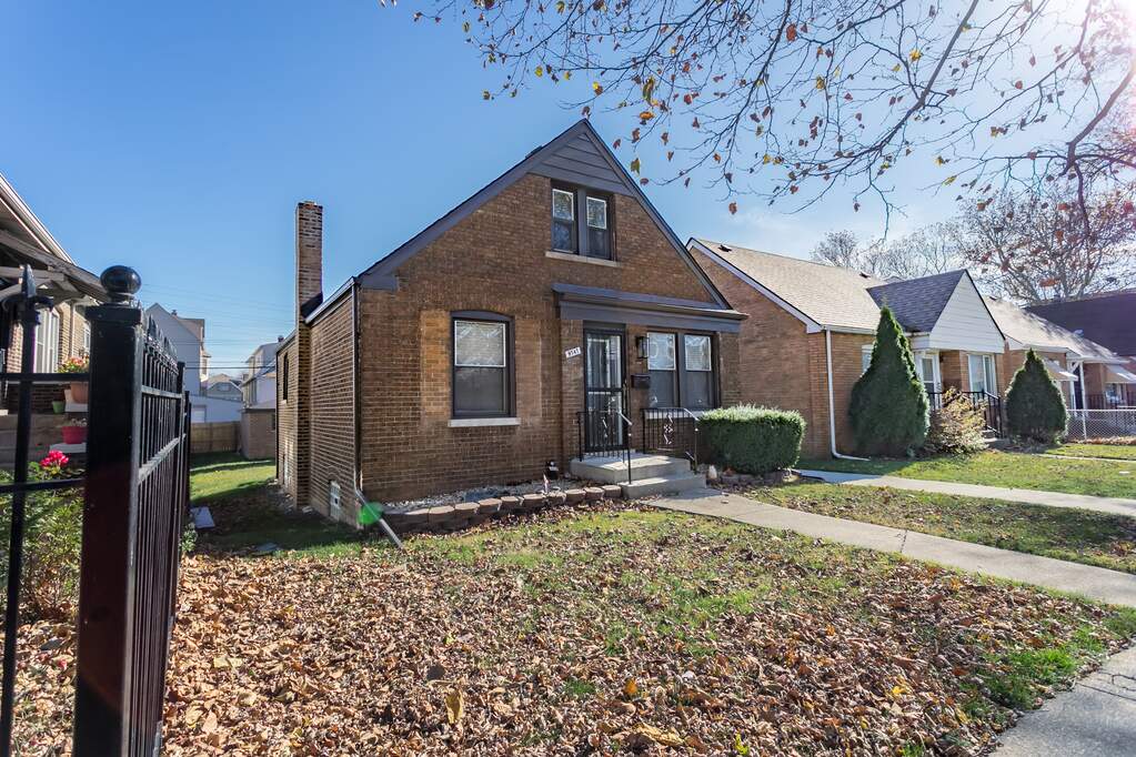 9747 S Avenue J, Chicago, IL 60617 MLS 11721698 properties