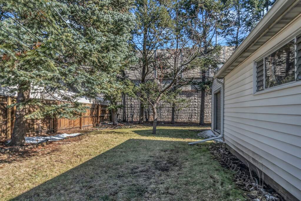 2527 Parkwood Lane, Des Plaines, IL 60018 MLS 11722433 properties