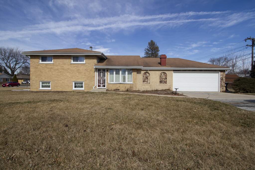 7902 W 77th Street, Bridgeview, IL 60455 MLS 11722616 properties