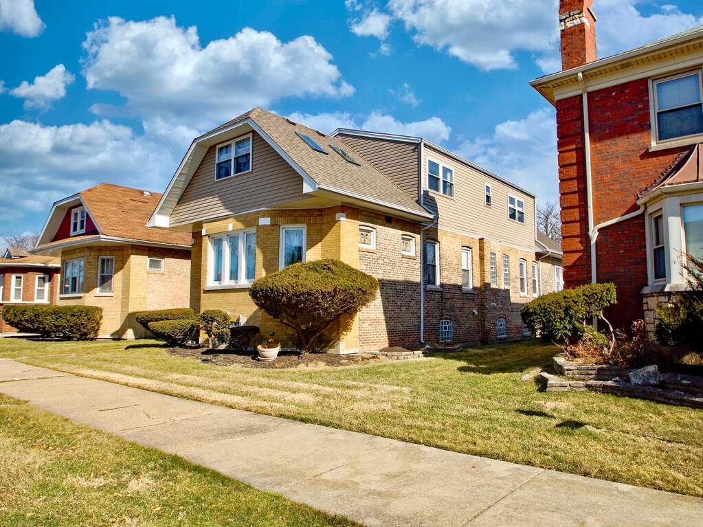8147 S Paxton Avenue, Chicago, IL 60617 MLS 11724198 properties Chicagoland