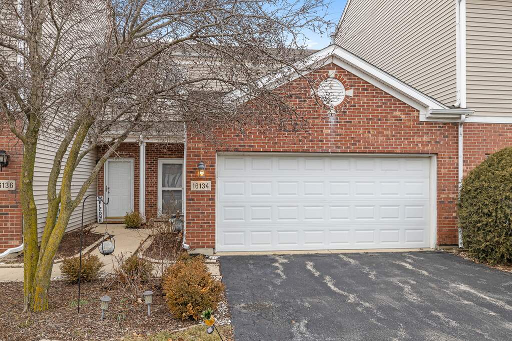 16134 Golfview Drive 1, Lockport, IL 60441 MLS 11725486