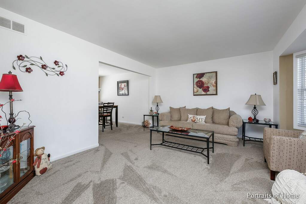 636 Briarwood Lane, Oswego, IL 60543 MLS 11729165 properties Chicagoland