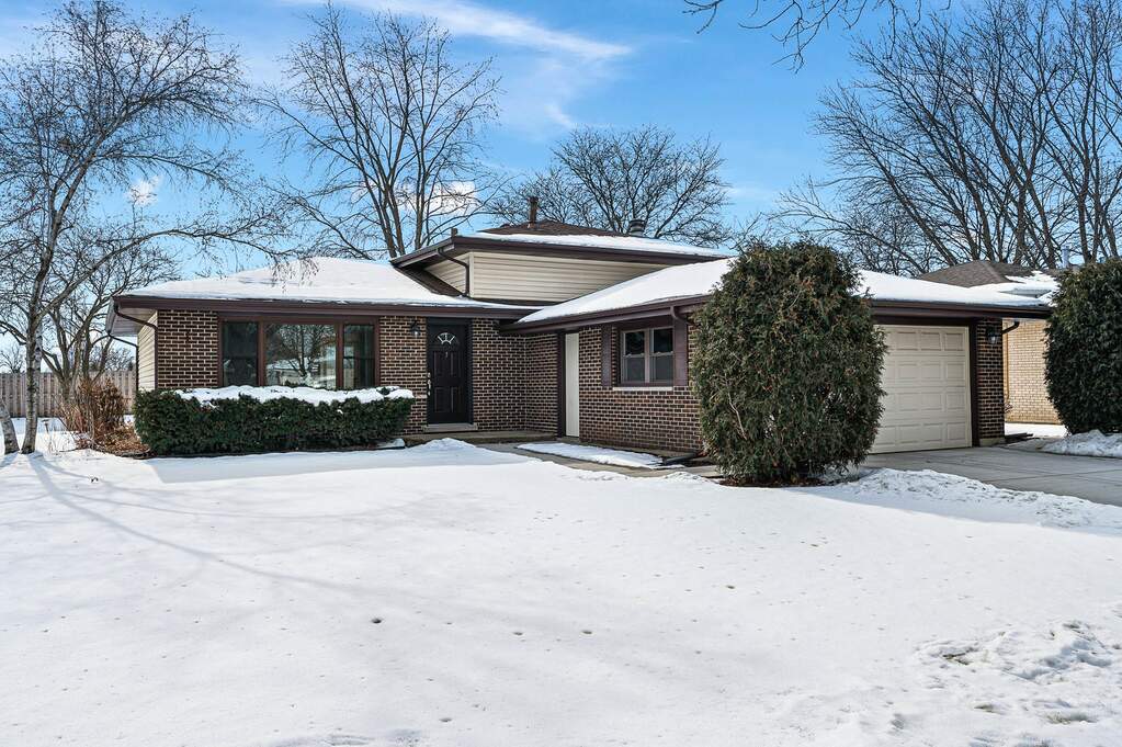 1857 W Spring Ridge Drive, Arlington Heights, IL 60004 MLS 11730772