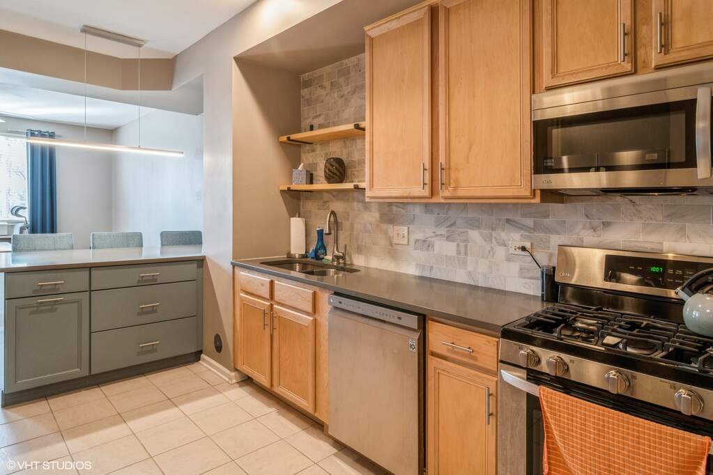 2593 Camberley Circle 3813, Westchester, IL 60154 MLS 11732564