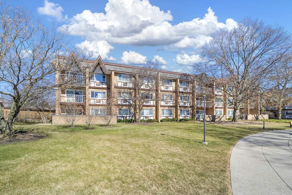 360 E Claymoor Road 2F, Hinsdale, IL 60521 MLS 11733239