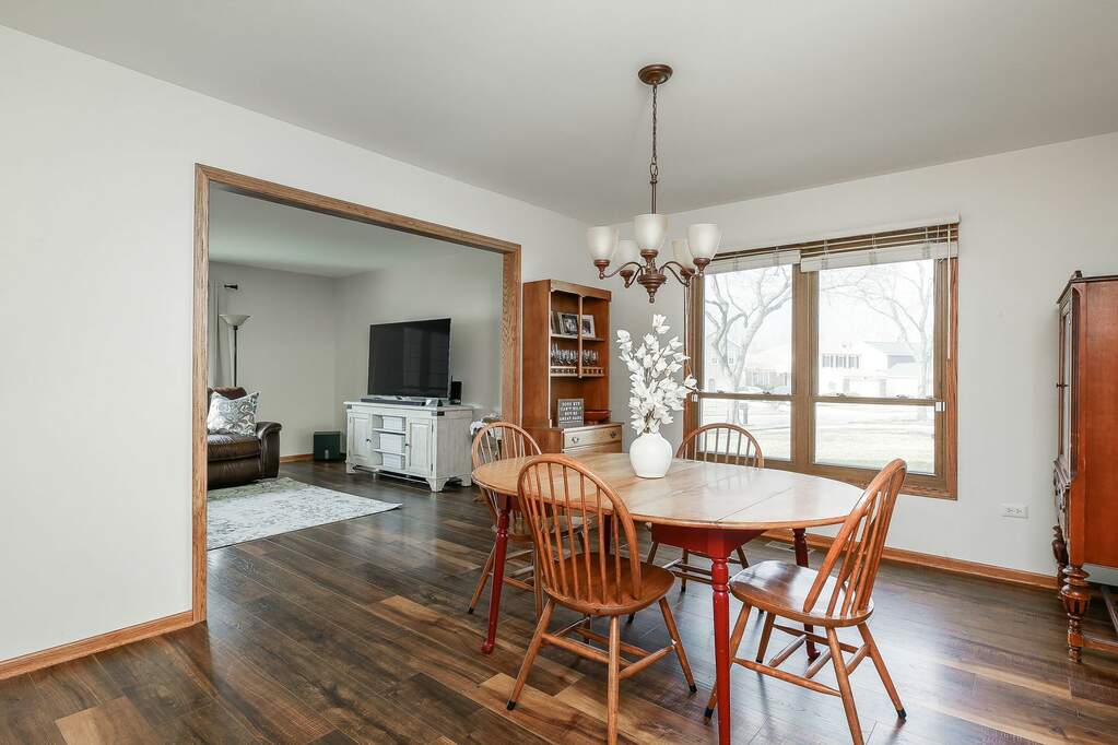 2255 Appleby Drive, Wheaton, IL 60189 MLS 11734043 properties