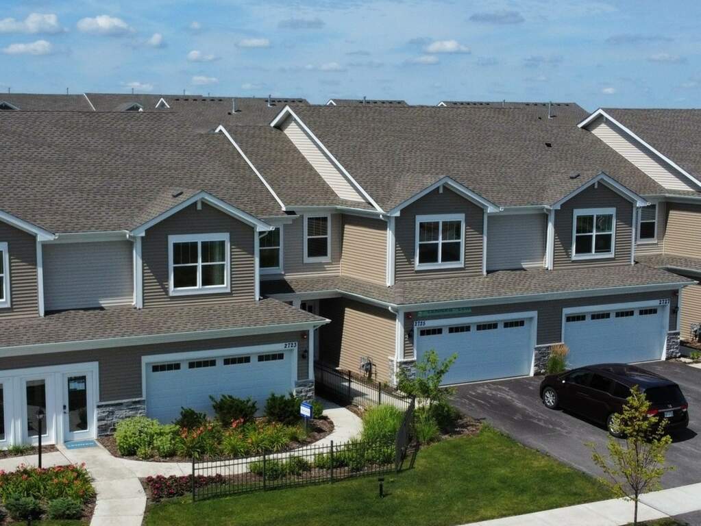 2709 Fieldcrest Drive 105, Mundelein, IL 60060 MLS 11734485