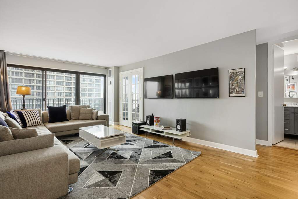 2020 N Lincoln Park West 23J, Chicago, IL 60614 MLS 11734541 properties Chicagoland