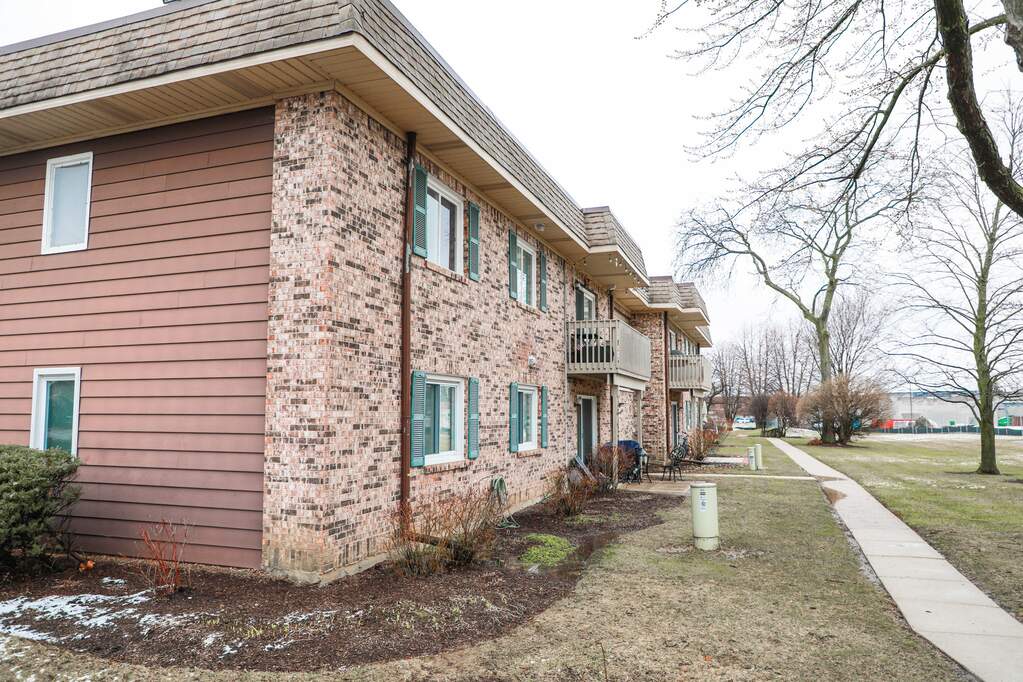 6S082 Park Meadow Drive 8F, Naperville, IL 60540 MLS 11736121