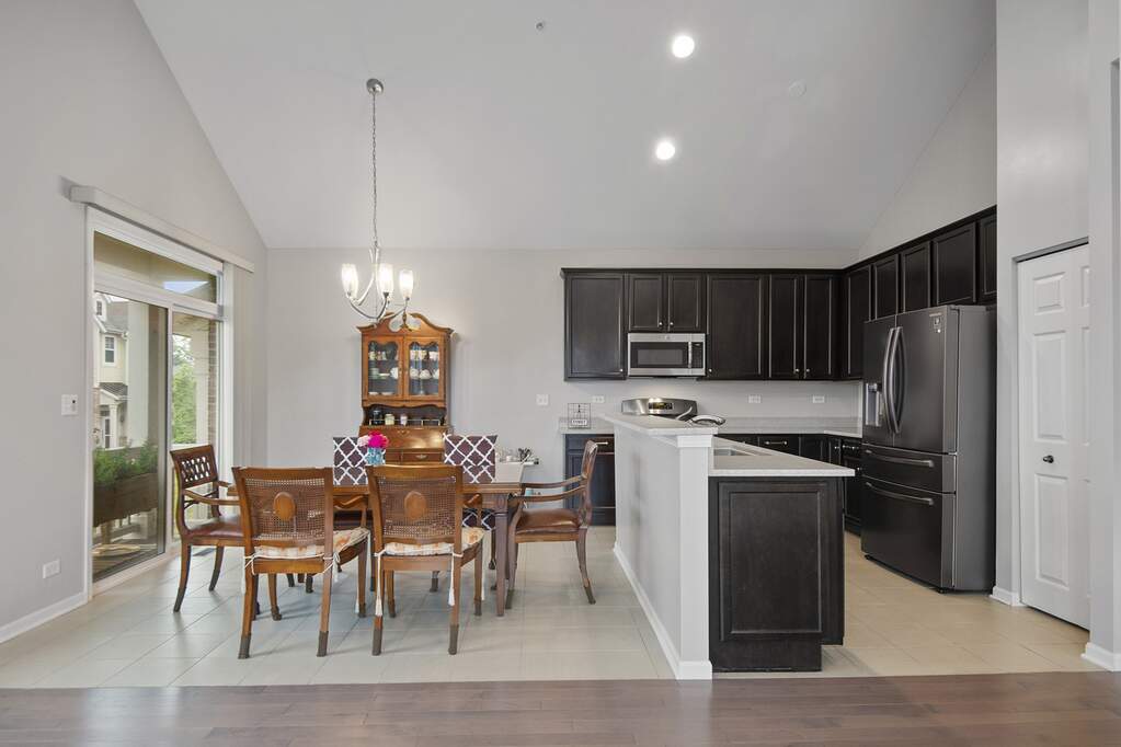 1112 Tuscany Drive, Streamwood, IL 60107 MLS 11737448 properties