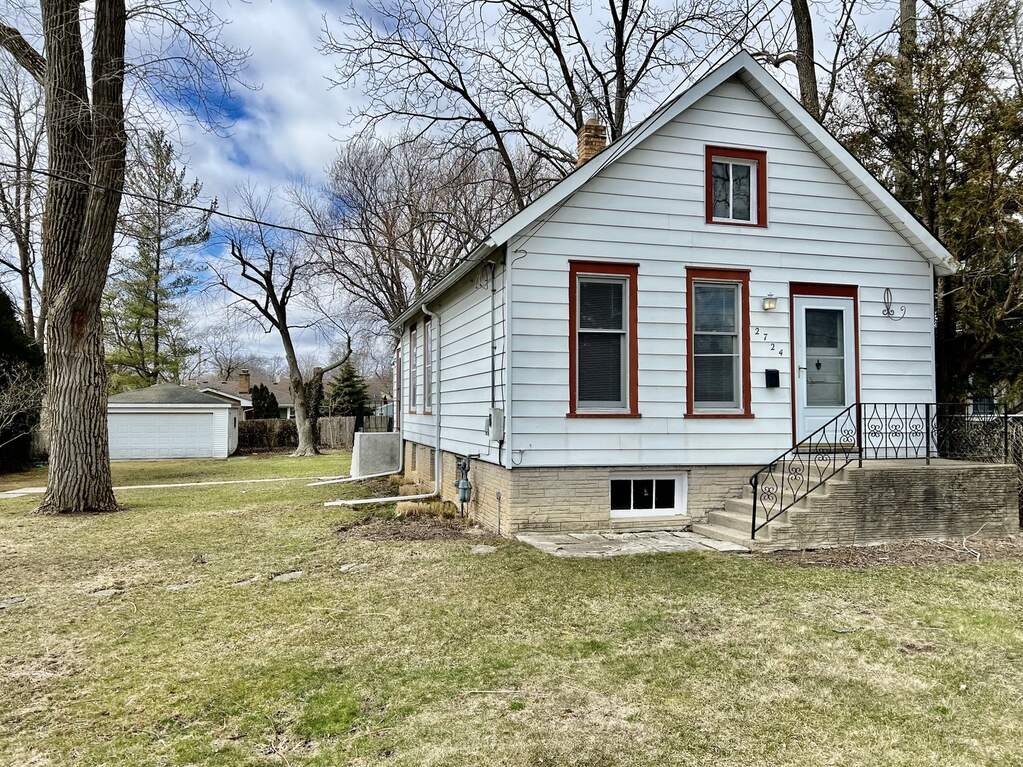 2724 Roslyn Lane, Highland Park, IL 60035 MLS 11740884 properties